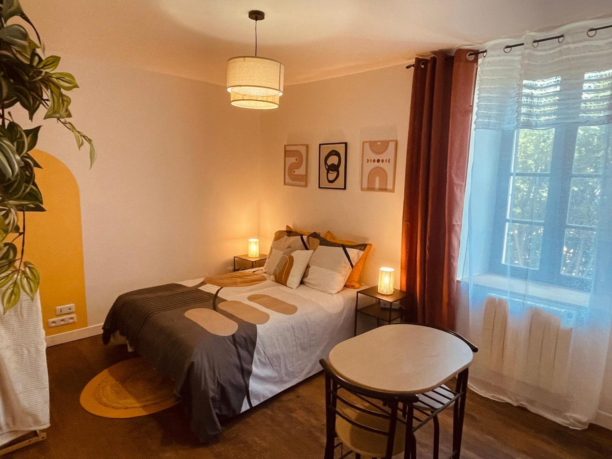 Le Romelia - Wifi Fibre - Calme - Parking Apartment อองกูแลม ภายนอก รูปภาพ