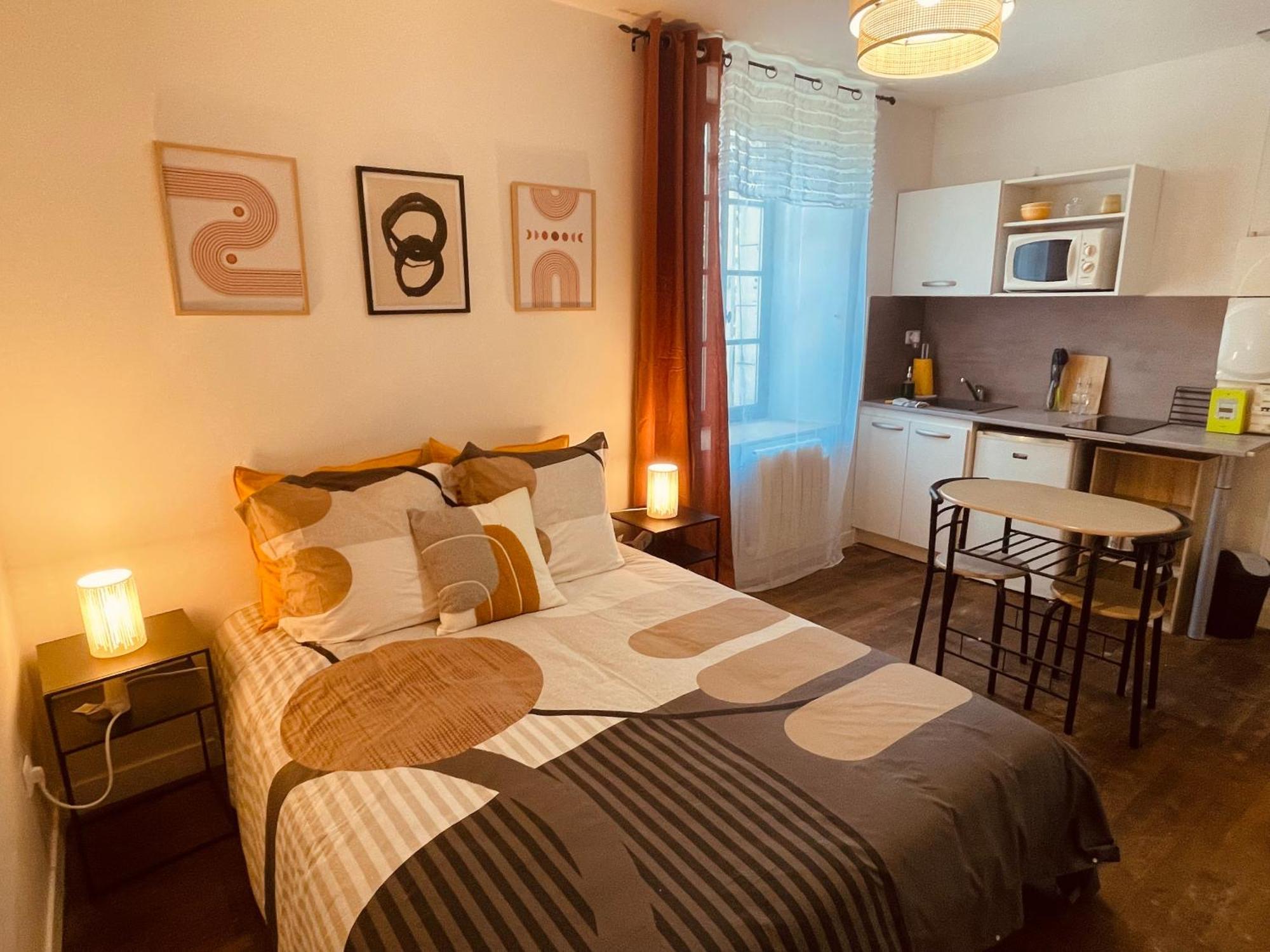 Le Romelia - Wifi Fibre - Calme - Parking Apartment อองกูแลม ภายนอก รูปภาพ